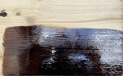 Goudron de pin épais pour protéger le bois : goudron de Norvège